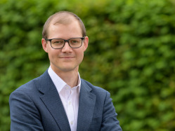 Dr. Marcel Röser